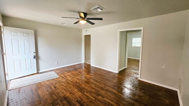 Building Photo - Beautifully Renovated 4 Bed