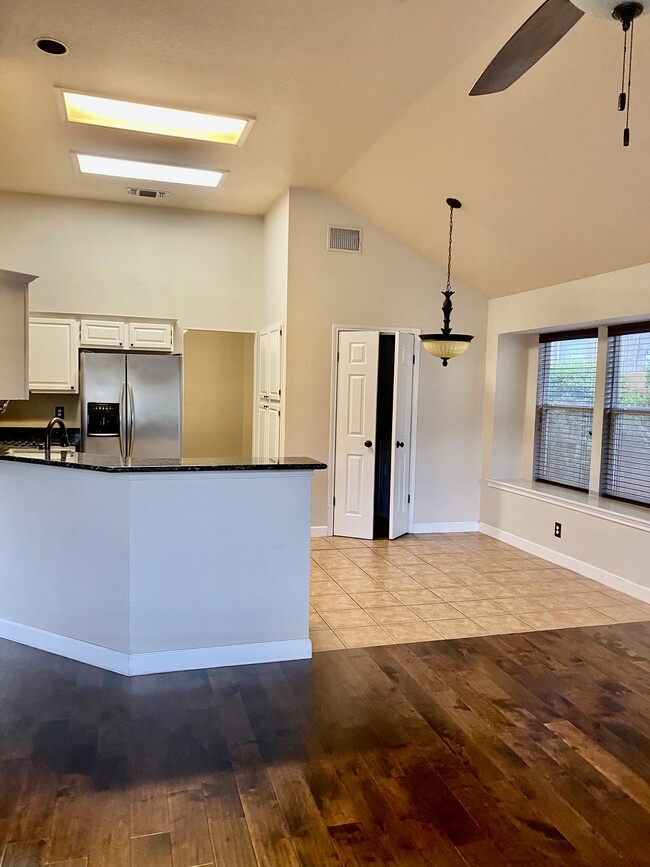 Kitchen & dinette - 12906 Legend Field Dr