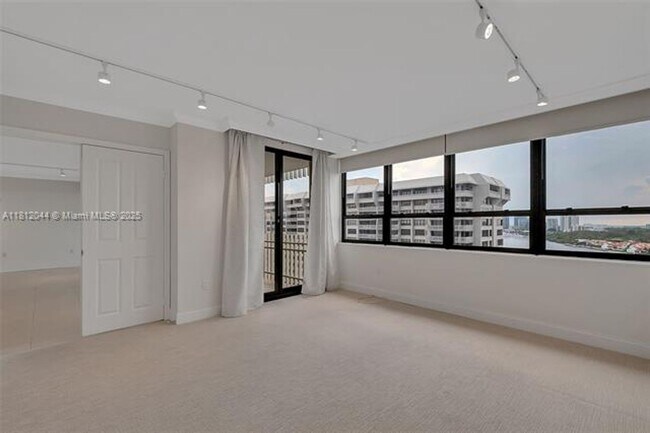 Building Photo - 3 Grove Isle Dr
