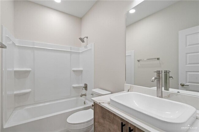 Building Photo - 405 N Onyx Ave