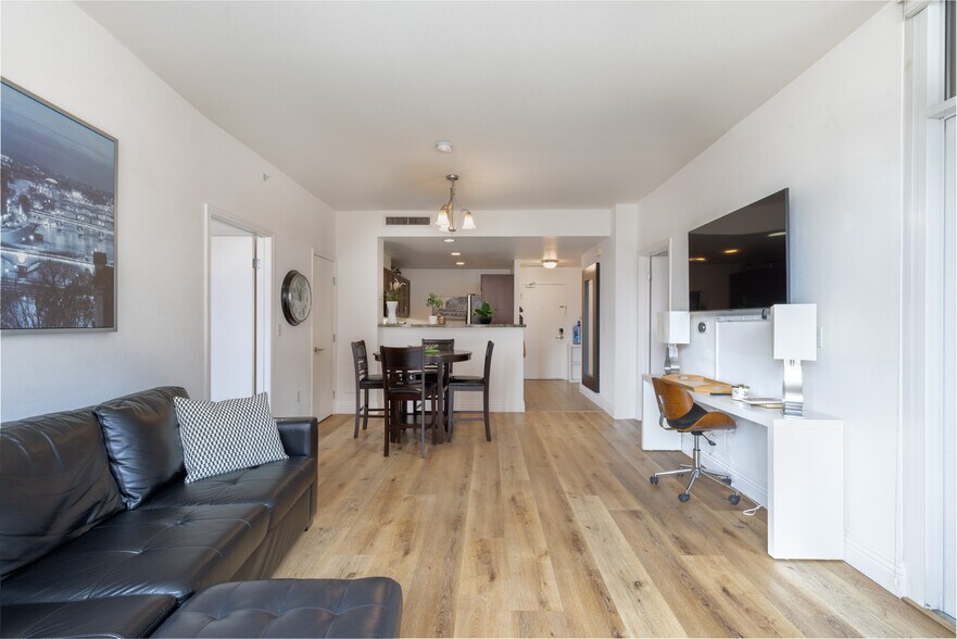 Building Photo - 530 K St