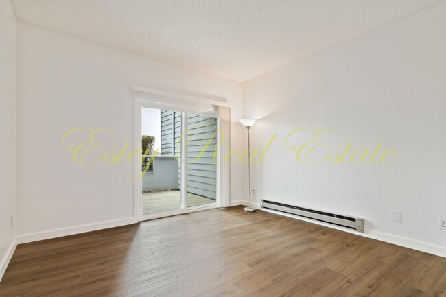 Building Photo - Glen Cove Condo with Amazing Water Views!