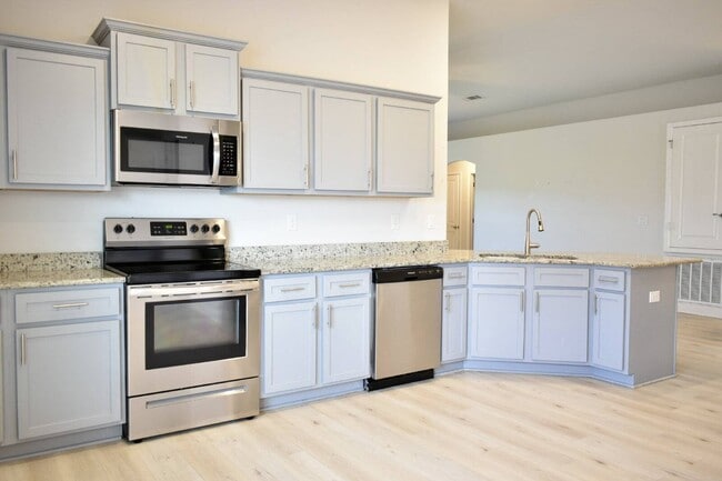 Building Photo - 3851 Redbud Wy