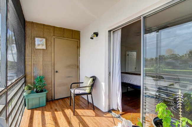 Building Photo - 42 Burgundy A