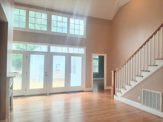 Building Photo - Beautiful 4 Bedroom Home in Chapel Hill