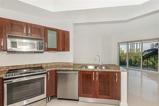 Building Photo - 20000 E Country Club Dr