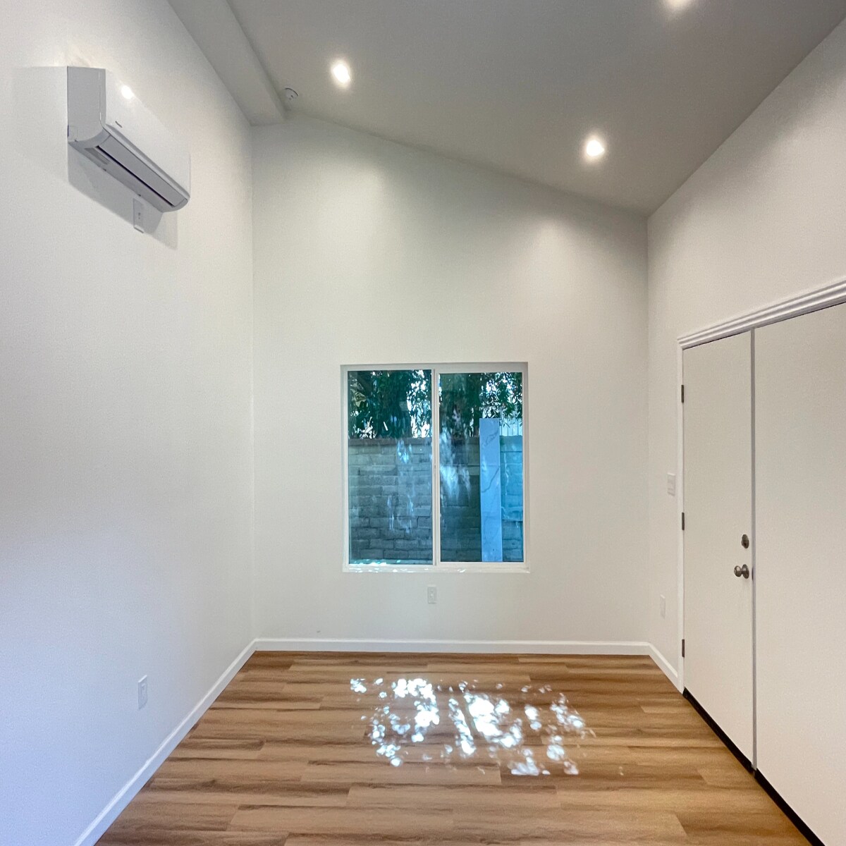 Building Photo - 8045 Norwich Ave