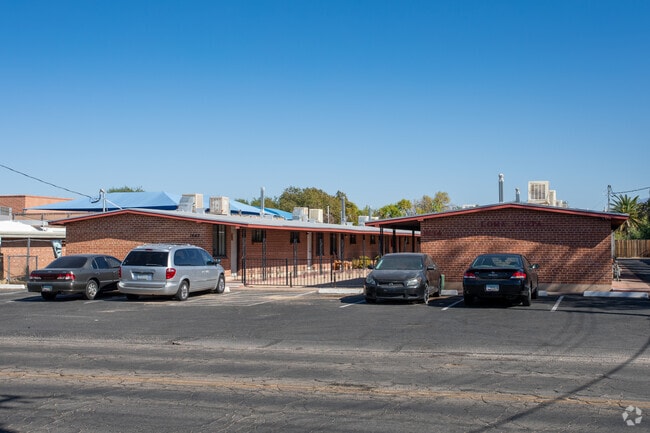 Primary Photo - Loma Vista Apartments