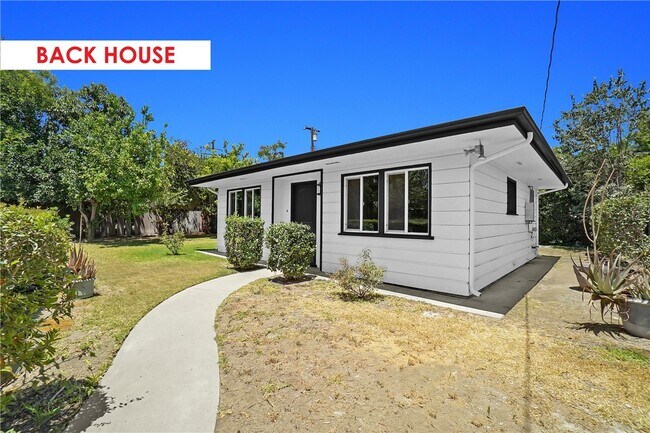Building Photo - 325 W Le Roy Ave