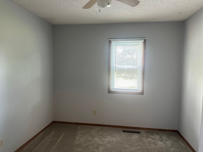 Building Photo - 537 Memorial Dr