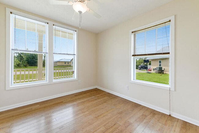 Building Photo - Beautiful 3/2 House in Bay St. Louis, MS