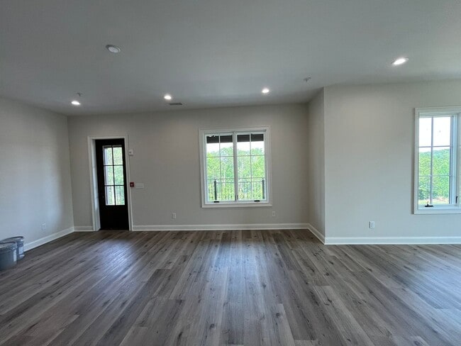 Building Photo - 6801 River Rd