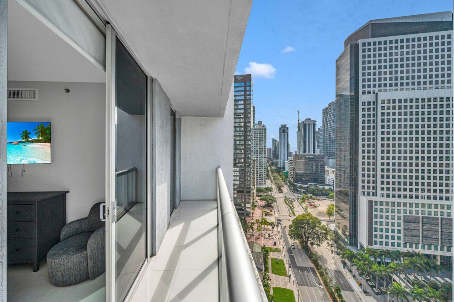 Building Photo - 485 Brickell Ave