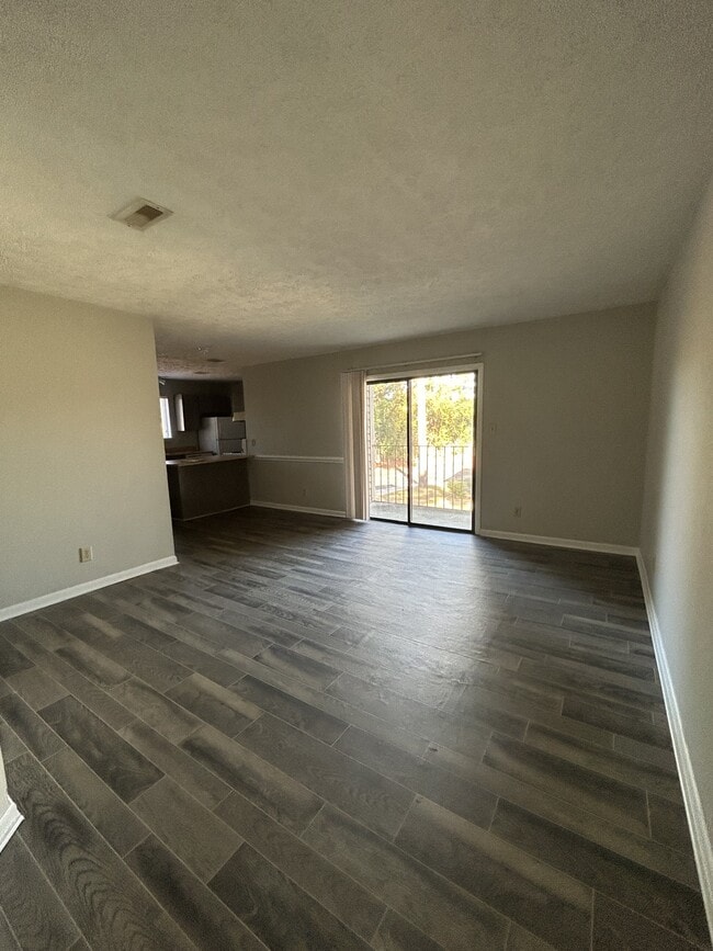 Building Photo - 945 Applewood Ln