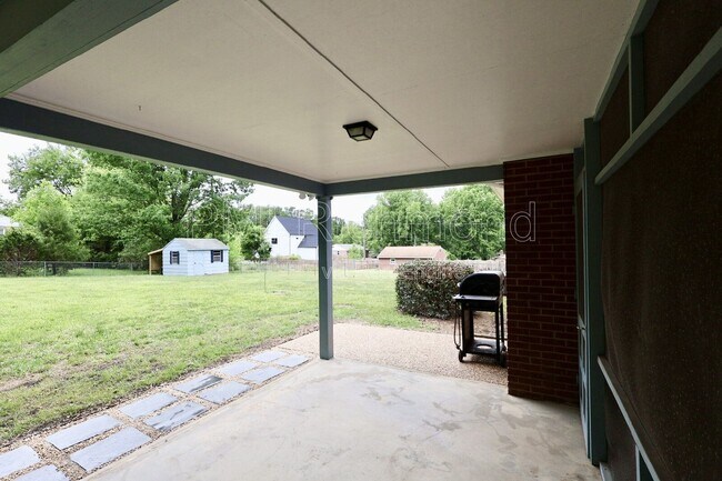 Building Photo - 5913 Osoge Rd