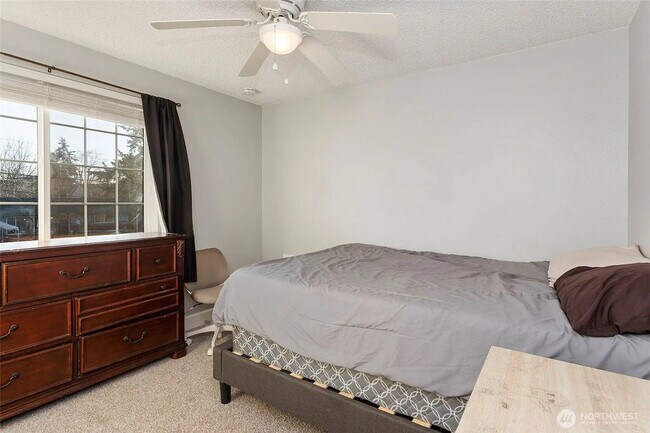 Building Photo - Beautiful Puyallup Duplex with Large Yard ...