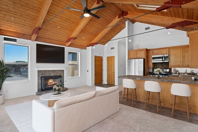 Building Photo - 631 3rd St