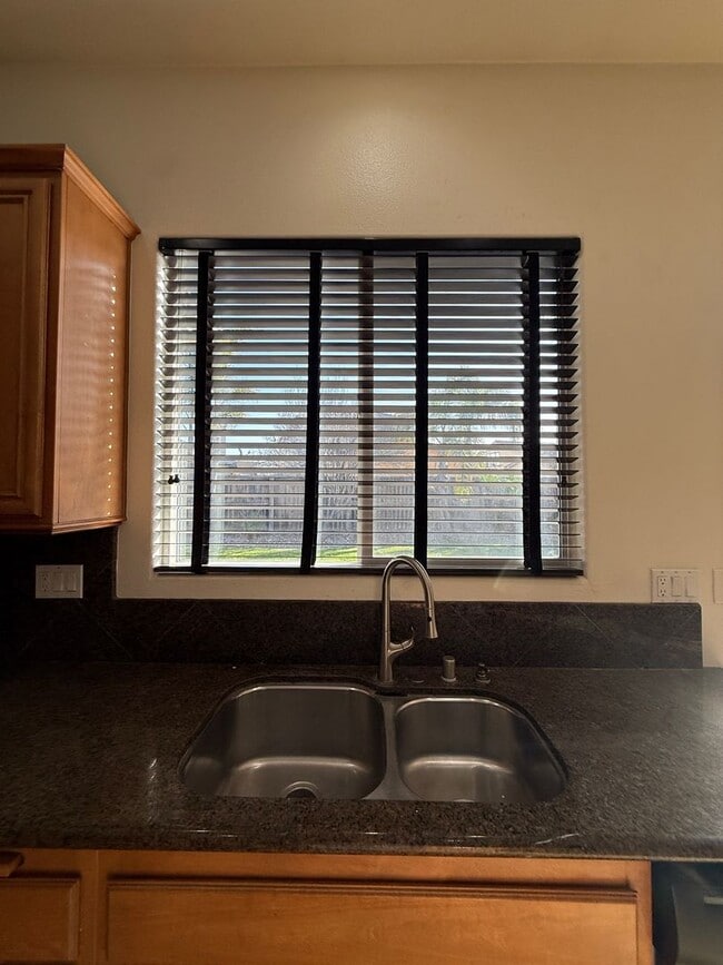 Building Photo - Centrally Located Single Story Home in Traditions