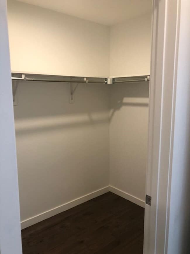 Building Photo - 2 Bedroom Condo in the Confluence!
