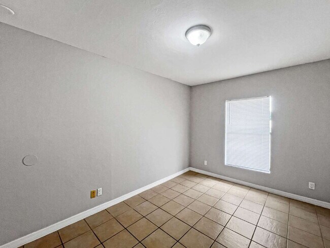 Building Photo - Your Cozy Core Era Starts in Fort Myers – ...