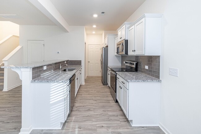 Building Photo - 3BD Townhome Convenient to Hwy 74/ Minutes to Bypass - MOVE IN READY