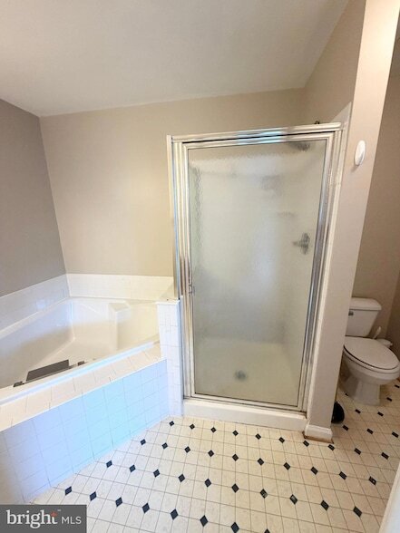 Building Photo - 565 Tuliptree Square NE