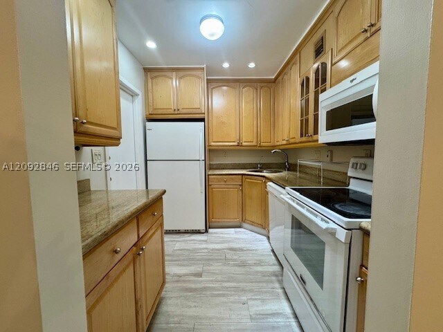 Building Photo - 3105 Oakland Shores Dr