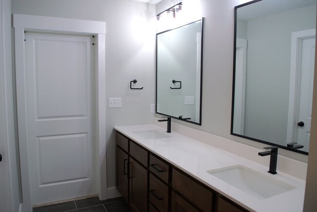Building Photo - Beautiful 3 Bed 2 Bath Ranch In The Brooks!