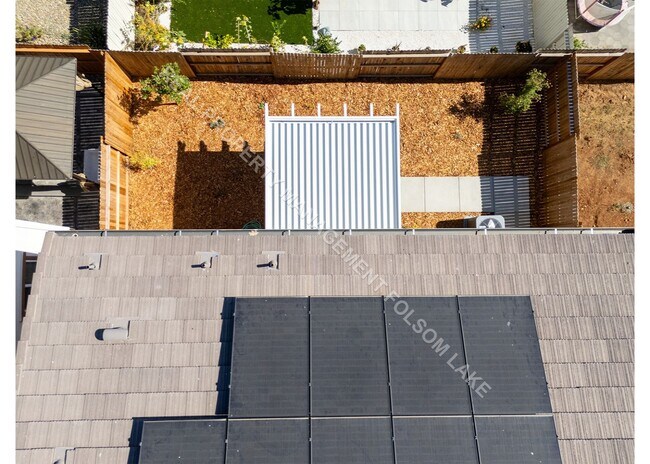 Building Photo - New 3 bedroom 2.5 bath Home in the Riverbl...