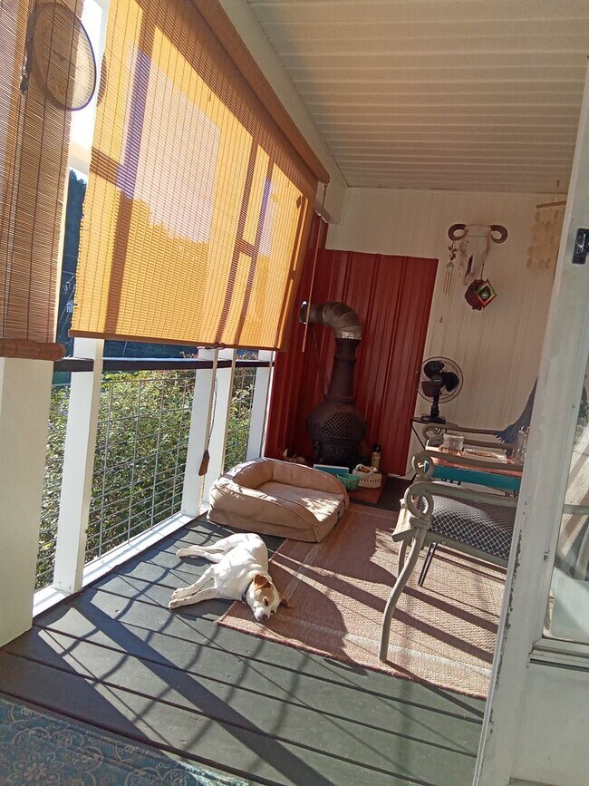 Building Photo - Cute Cottage overlooking Downtown Lansing - Walk to Stores, Park & Creek!