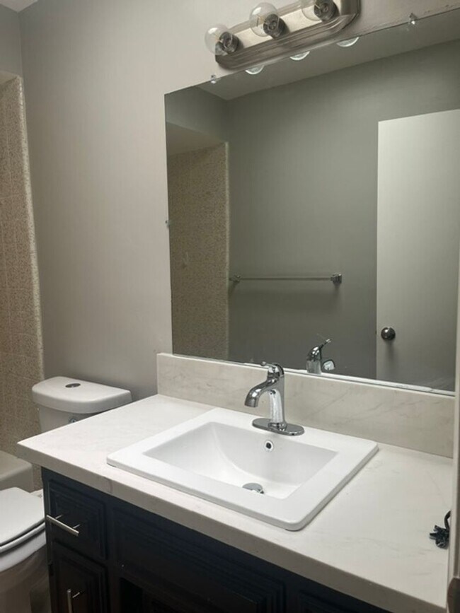 Building Photo - 7613 Quailwood Dr