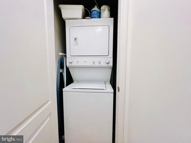 Building Photo - 1441 Rhode Island Ave NE