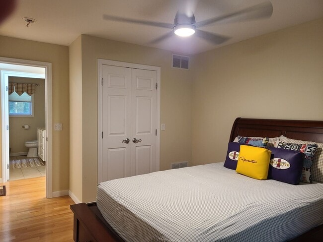Building Photo - Beautiful 3 Bedroom House - Cozy Up This W...