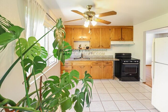 Building Photo - Beautiful, Perfectly located Hayward Home w/ lush and spacious garden.
