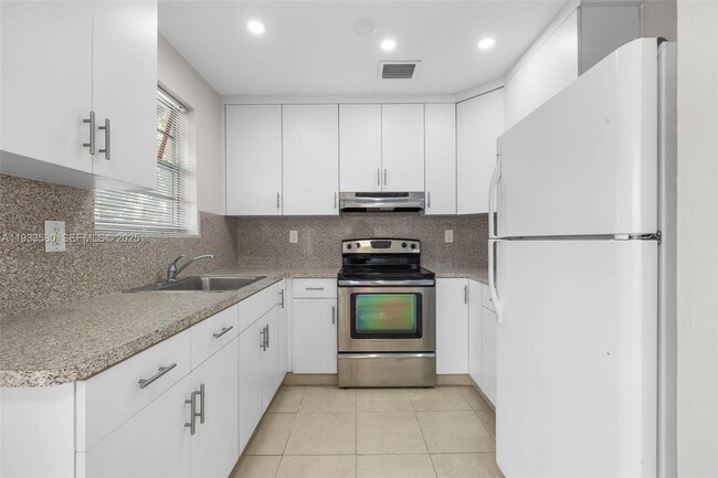 Building Photo - 85 W 24th St