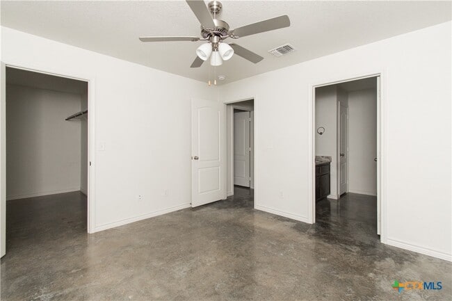 Building Photo - 1004 Barbara Jordan St