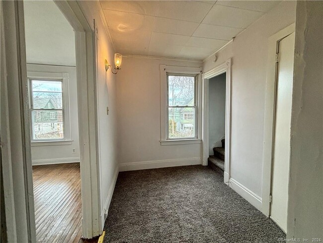 Building Photo - 63 Oakwood Ave