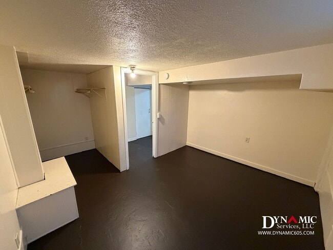 Building Photo - Updated 4+ Bedroom, 2 Bathroom House By Augustana University