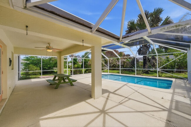 Building Photo - 1707 SE Manth Ln