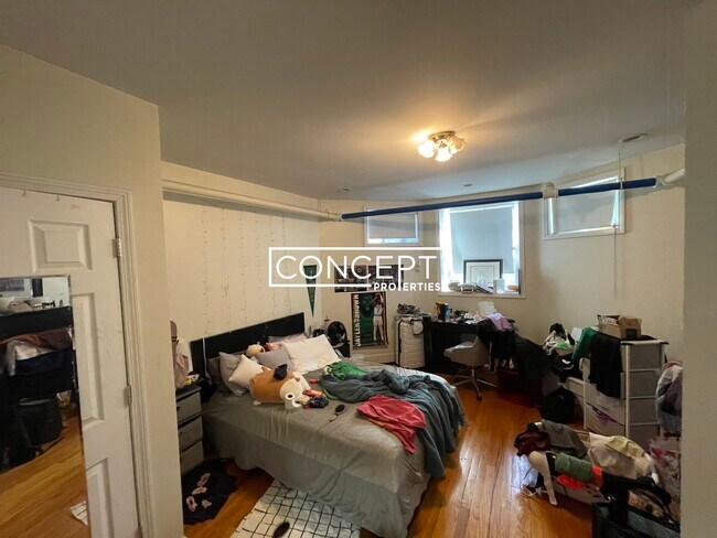 Building Photo - 18 Euston St