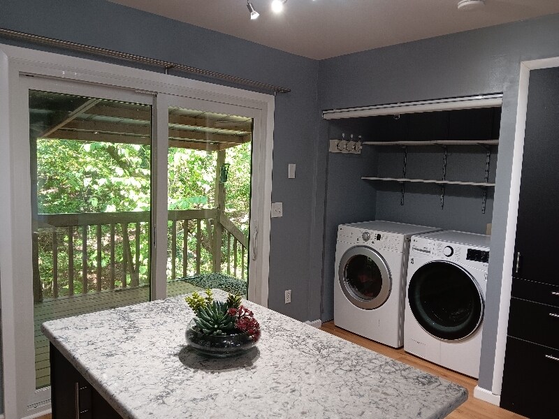 Building Photo - 8015 Tiburon Cir