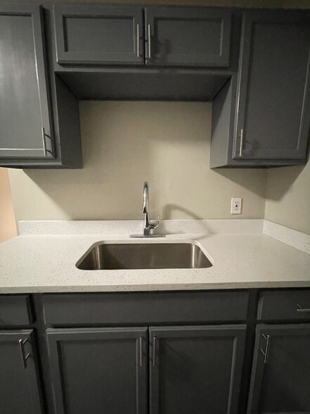 Building Photo - 1715 Kinney Ave