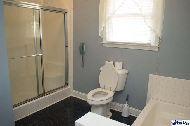 Building Photo - 109 Lands End Dr