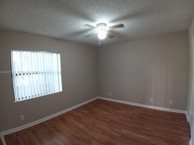 Building Photo - 9999 Summerbreeze Dr