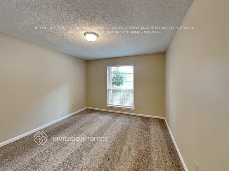 Building Photo - 11826 Clearwater Oaks Dr W