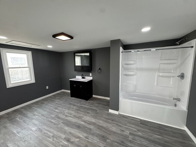 Building Photo - Updated 1-Bedroom Home with Garage!