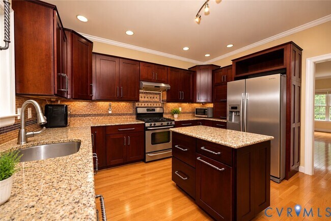Building Photo - 11320 Sadler Oaks Dr