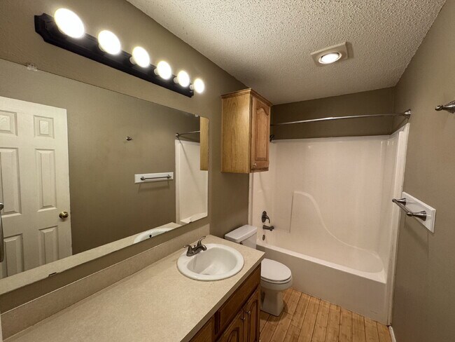 Building Photo - House Located On Cul-De-Sac & One Block Fr...