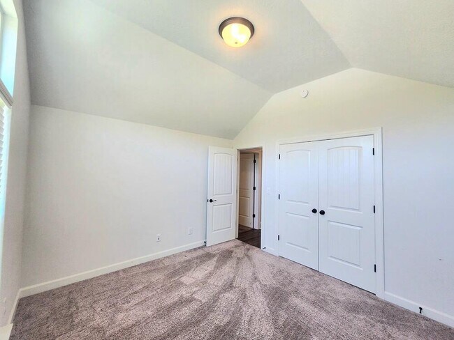 Building Photo - 734 Bancroft Dr