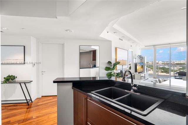 Building Photo - Icon Condo